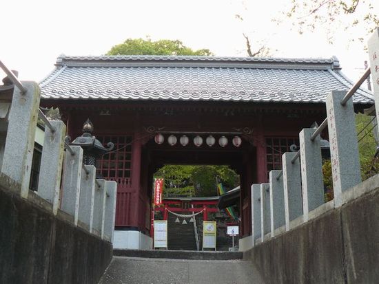 �R�������{