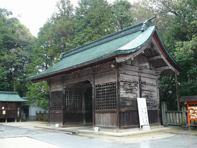 ���R�����{����{