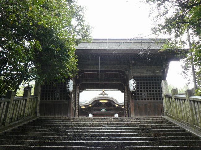 ���R�����{����{