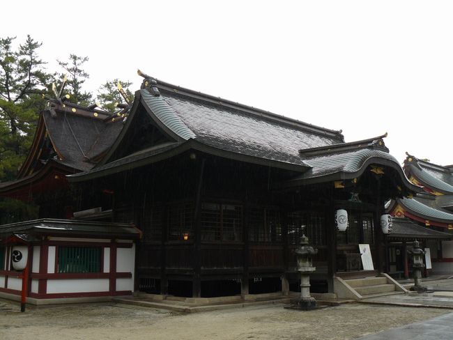 ���R�����{����{