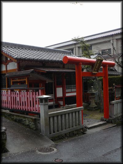 �����_��