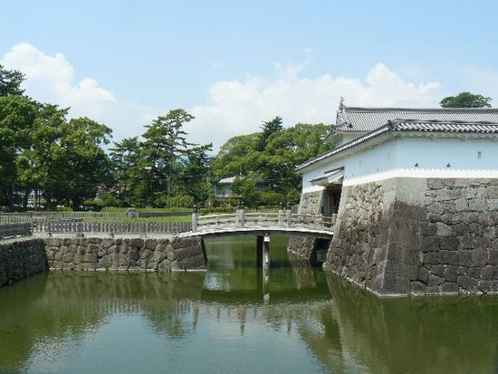 ���c����