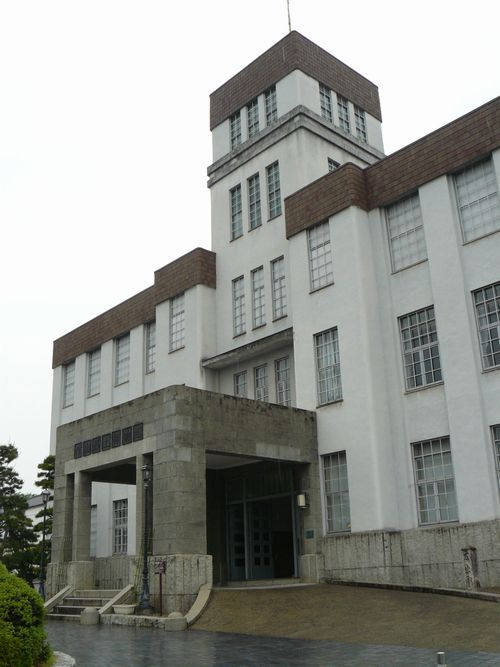 ���y������